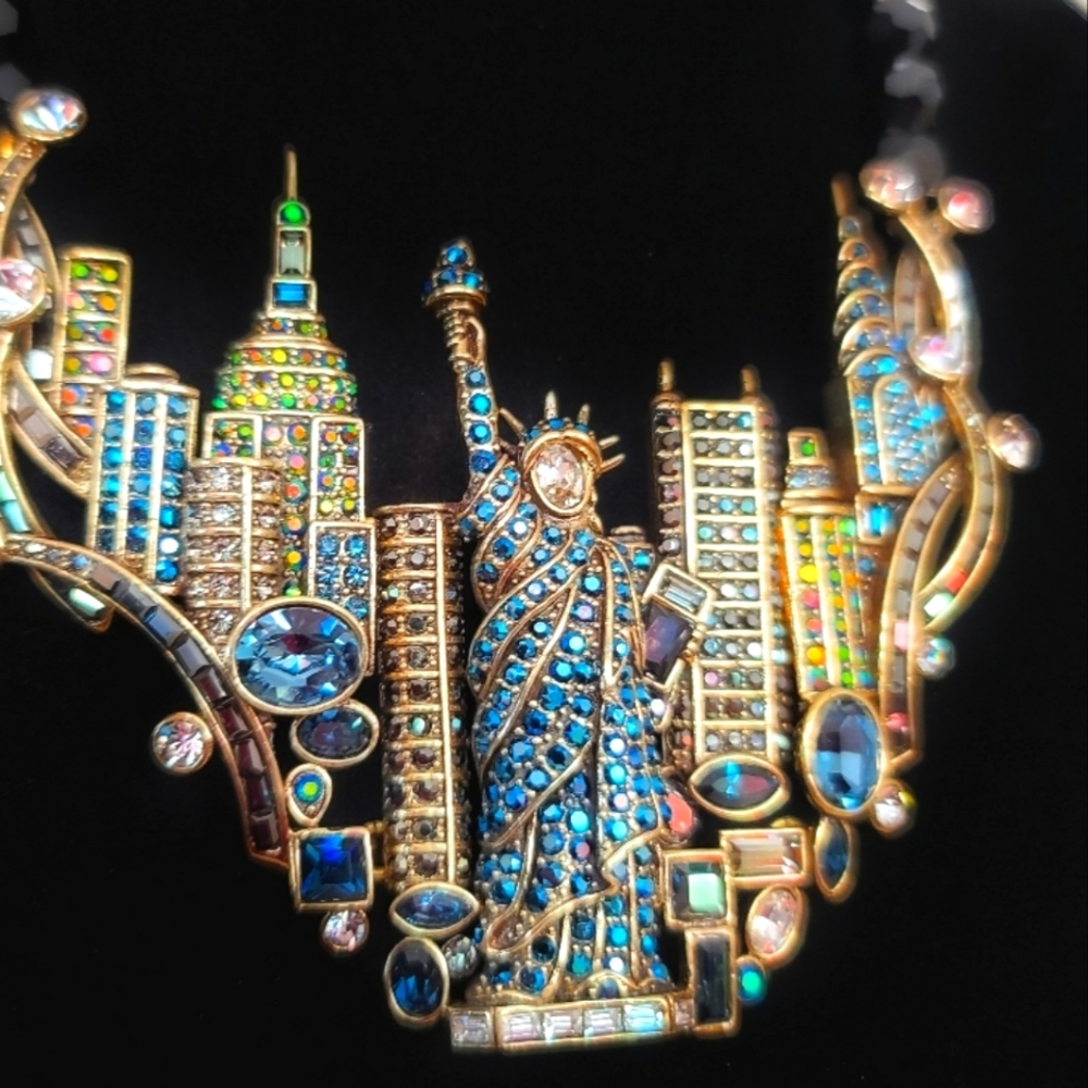 Last one! Heidi Daus "New York" necklace